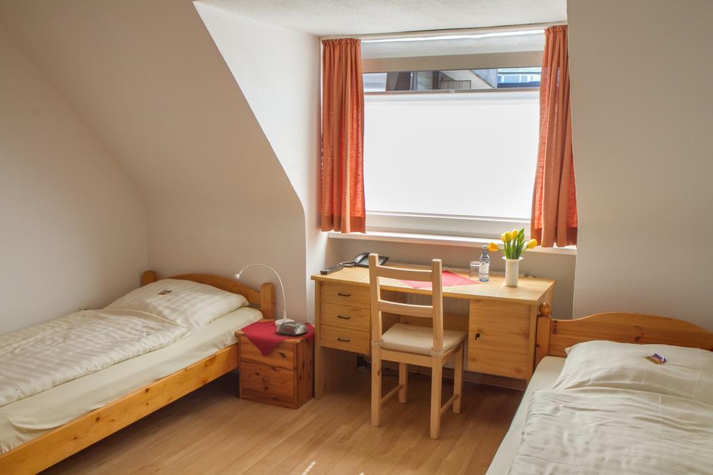 Hotel Lindenhof إسن الغرفة الصورة